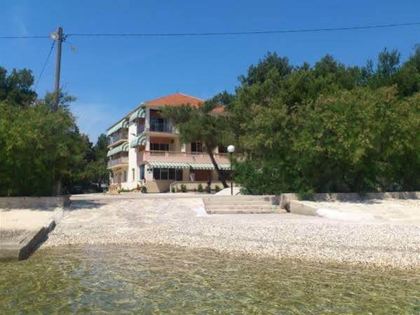Guest House Malenica Sukošan Exterior foto